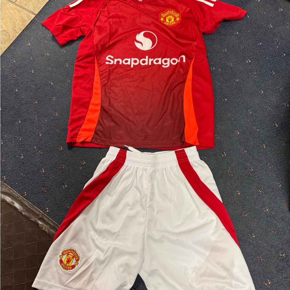 Manchester City Kit YXL or AXS - Picture 2 of 3